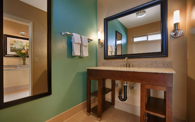 Standard Double room with partial ocean view
