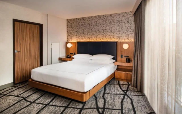 1 Bedroom Double Suite with water view