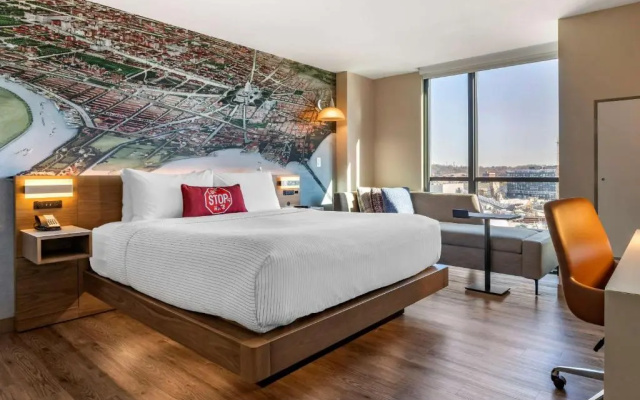 Standard Double room with city view