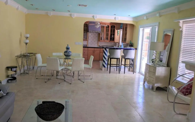 1 Bedroom Apartment with balcony