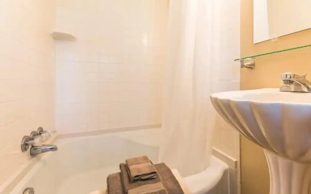 Standard Quadruple Suite
