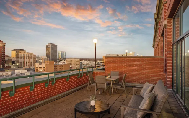 Premier Quadruple room with balcony and with city view