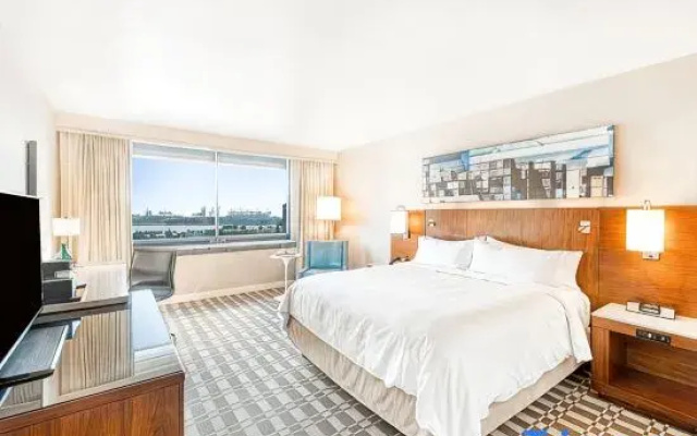 Club Suite with pool view