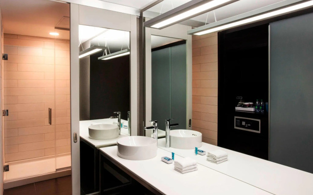 Aloft Double room