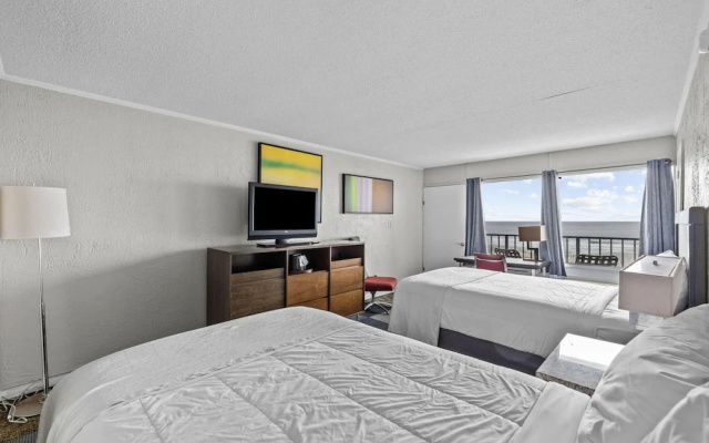Economy Quadruple room with balcony and oceanfront