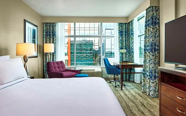 Corner Double room with city view