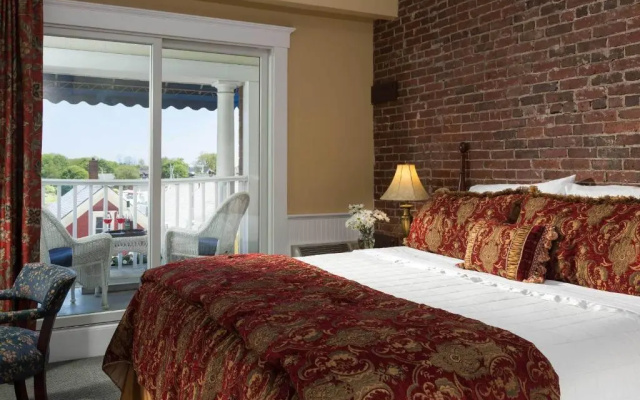 Standard room with partial view