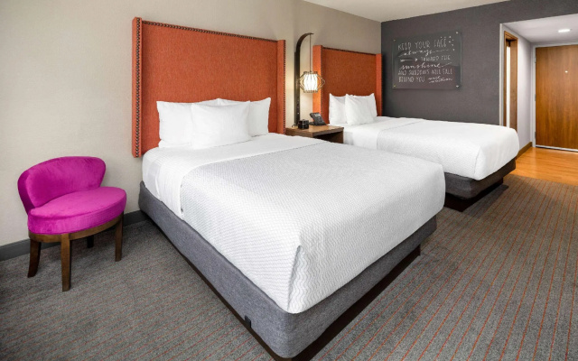 Quadruple room with city view