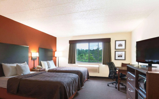 Deluxe Quadruple Suite with lake view