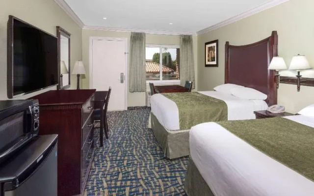 Business Quadruple room