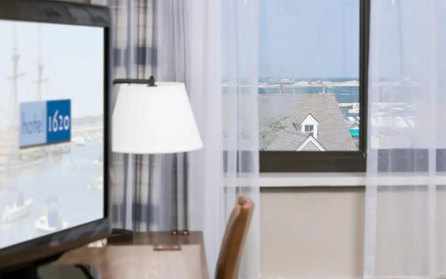 Standard room with partial view