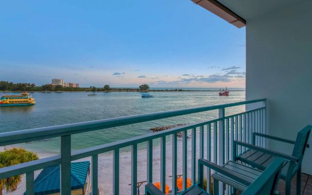 Standard Double room with balcony and beachfront