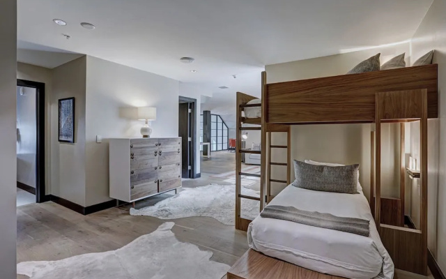 5 Bedrooms Standard Penthouse room with balcony and with mountain view