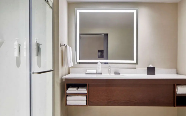 Hearing Accessible Double Suite