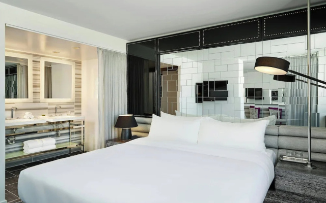 1 Bedroom Suite with lake view