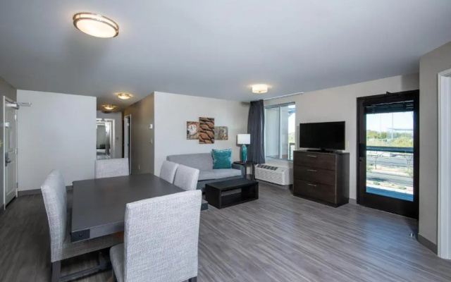 2 Bedrooms Double Suite