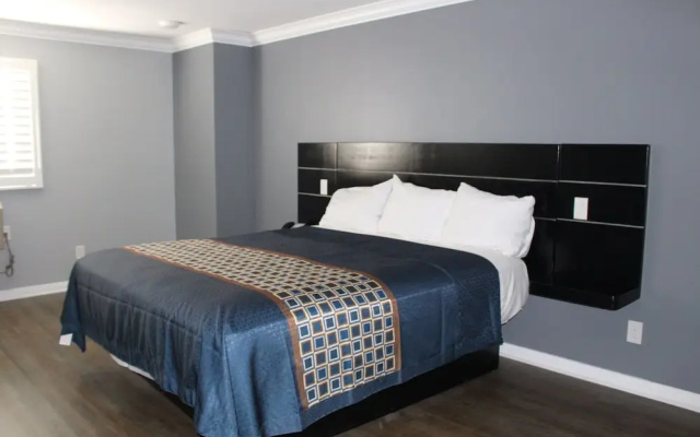 Deluxe Double room with city view