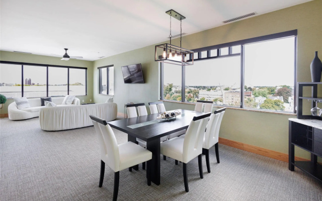 2 Bedrooms Suite with balcony