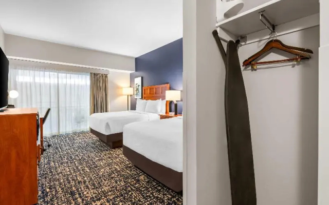 Standard Quadruple room with pool view