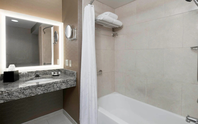 1 Bedroom Sextuple Suite
