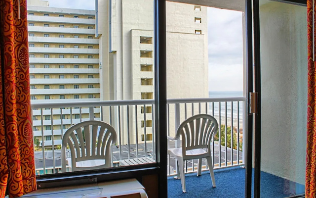 Standard room with balcony and with partial ocean view