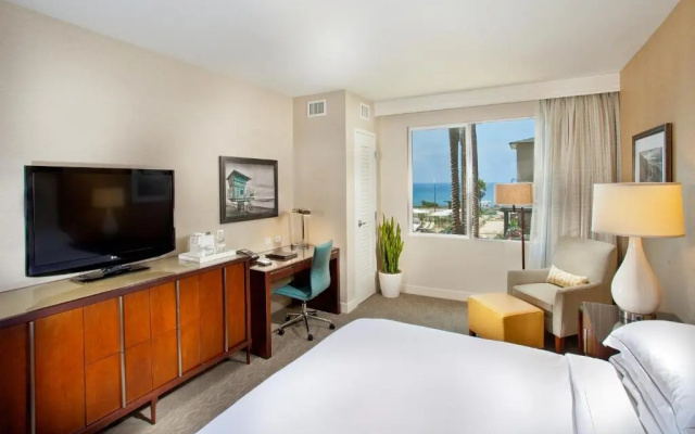 Standard room with balcony and with ocean view