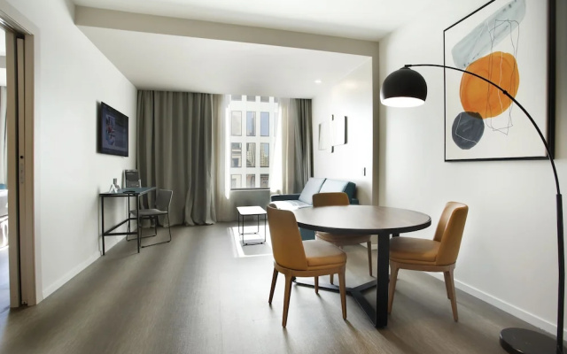 Deluxe Suite
