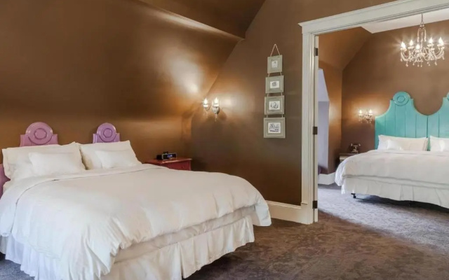 2 Bedrooms Suite
