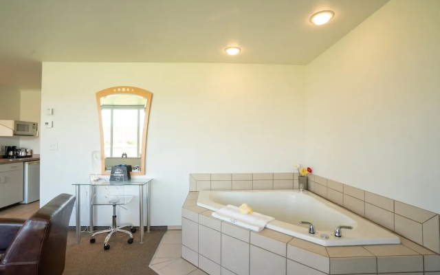 Executive Double Suite with bay view