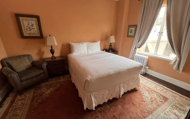 Standard room with city view