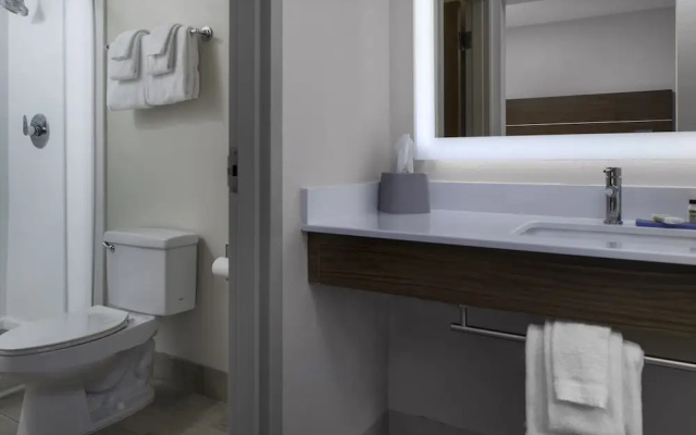 1 Bedroom Suite with harbour view