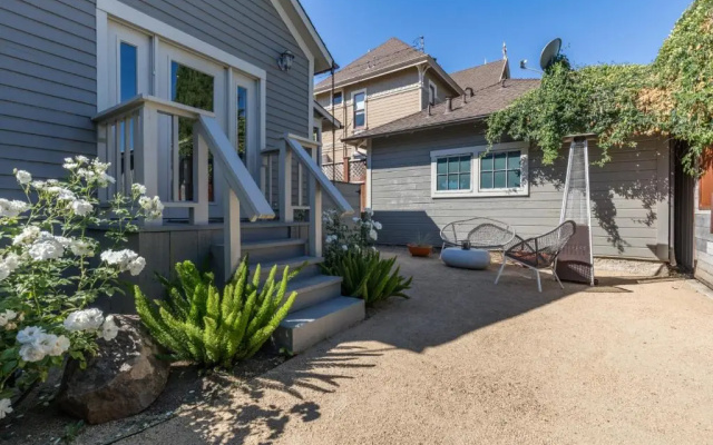 2 Bedrooms Bungalow
