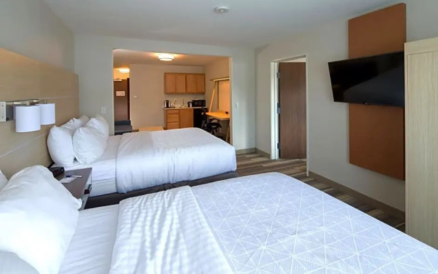 Sextuple Family Suite