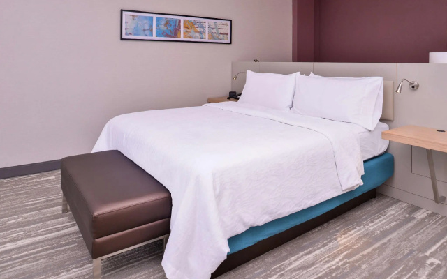 Deluxe Mobility/​Hearing Accessible Double room