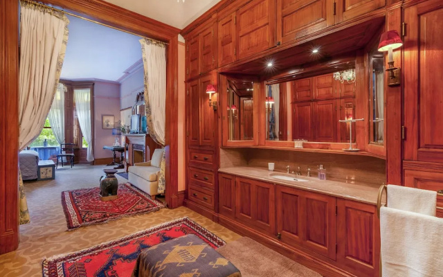 Luxury Suite