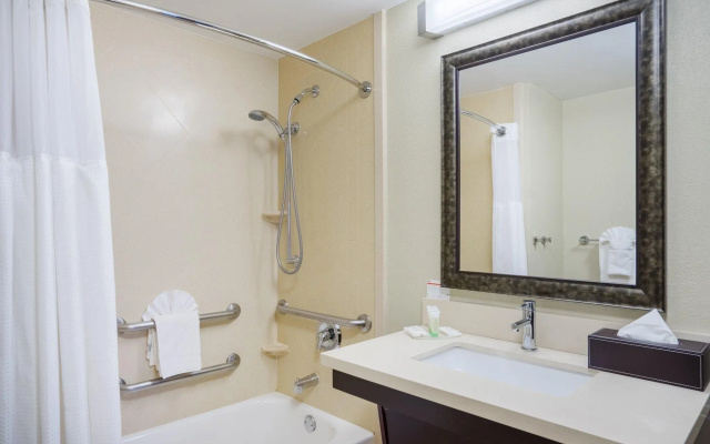 2 Bedrooms Sextuple Suite