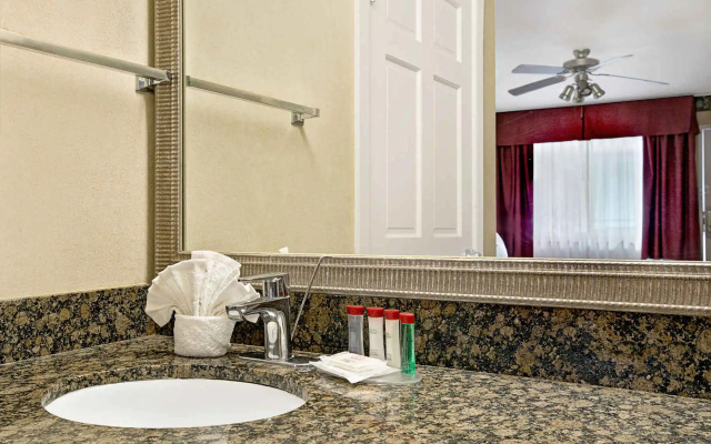 2 Bedrooms Sextuple Suite