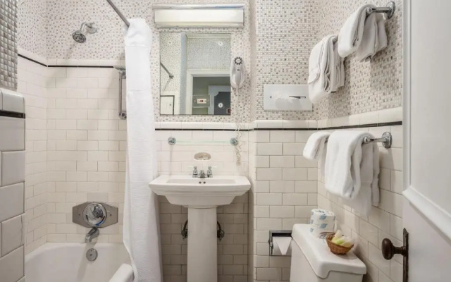 Standard Twin room with river view