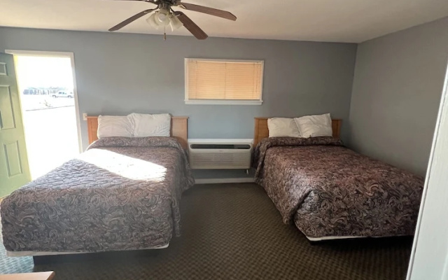 3 Bedrooms Economy room