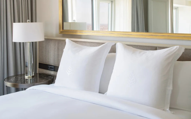 1 Bedroom Accessible Double Suite