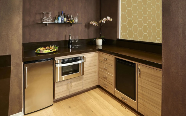 1 Bedroom Suite