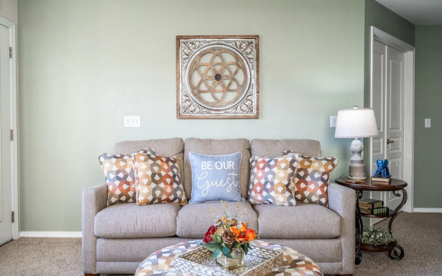 2 Bedrooms Standard Family room with view
