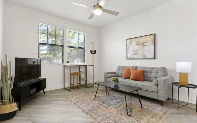 2 Bedrooms Apartment