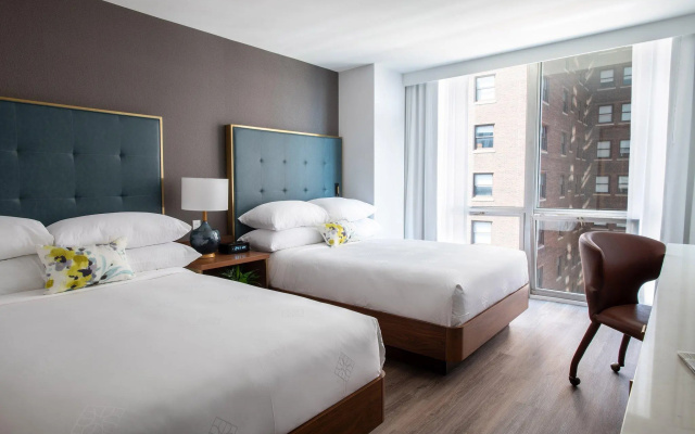 Classic Quadruple room with partial view