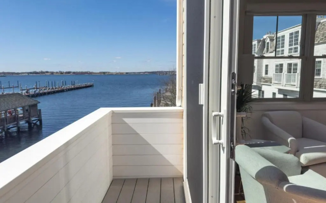 Suite with water view