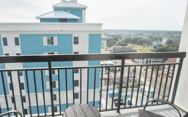 Standard Quadruple room with city view
