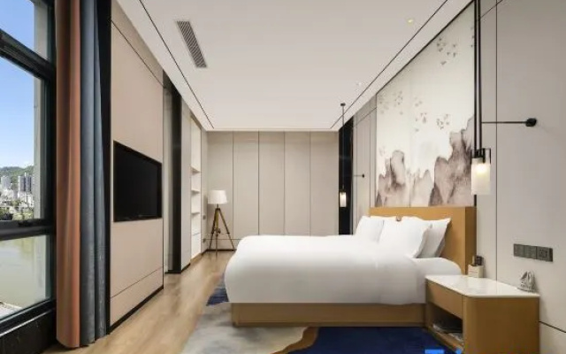 1 Bedroom Deluxe Suite with river view