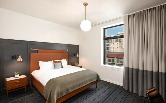 Superior Double room with city view