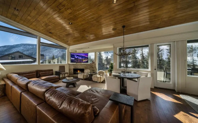 5 Bedrooms Apartment