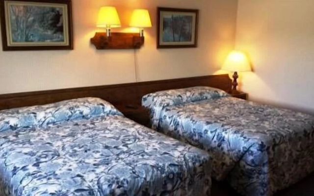 Standard Quadruple room with courtyard view
